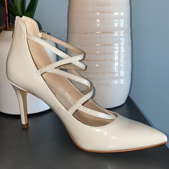 Marc Fisher “ivory” colored 3.5” heel. Good condition. All man made material - Picture 14 of 17